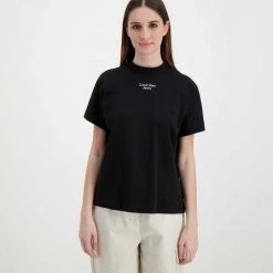 CALVIN KLEIN JEANS T-SHIRT STACKED LOGO LOOSE DONNA Nero -Strada Moda calvin klein jeans j20j218708 t shirt stacked logo loose donna casual donna 044973001 beh 2