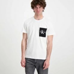 CALVIN KLEIN JEANS T-SHIRT POCKET LOGO Bianco -Strada Moda calvin klein jeans j30j320192 t shirt pocket logo casual uomo 044627001 yaf 2