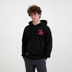 DOLLY NOIRE FELPA CON CAPPUCCIO ROSSA PRIMAVERA Nero -Strada Moda dolly noire pe22 felpa con cappuccio rossa primavera street style uomo 044713801 01 5