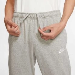NIKE PANTALONI CLUB JOGGER Grigio -Strada Moda nike bv2679 pantaloni club jogger sport style uomo 040986001 063 5