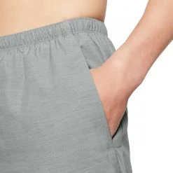 NIKE SHORT CHALLENGER 7" Grigio 9 NIKE SHORT CHALLENGER 7" Grigio -Strada Moda nike cz9066 short challenger 7 abbigliamento running uomo 042661201 084 3