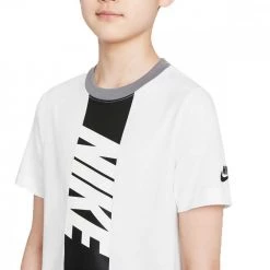 NIKE T-SHIRT AMPLIFY BAMBINO Bianco -Strada Moda nike do1799 t shirt amplify bambino abbigliamento bambino 044520001 100 3