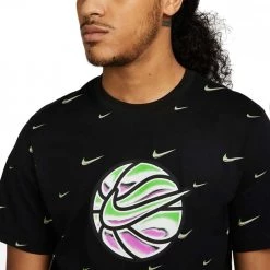 NIKE T-SHIRT SWOOSH BALL Nero 7 NIKE T-SHIRT SWOOSH BALL Nero -Strada Moda nike do2250 t shirt oc hbr ss abbigliamento basket uomo 044583401 010 3