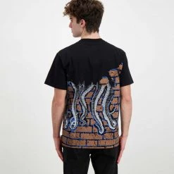 T-SHIRT OCTOPUS BRICKS Nero -Strada Moda octopus 22sots21 t shirt octopus bricks street style uomo 044744501 black 4