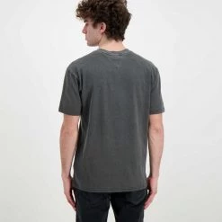 TOMMY JEANS T-SHIRT D2 TINY LINEAR Nero -Strada Moda tommy jeans dm0dm12852 t shirt d2 tiny linear casual uomo 045110101 bds 3