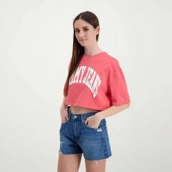 TOMMY JEANS T-SHIRT CROP OVER COLLEGE DONNA Rosa -Strada Moda tommy jeans dw0dw12835 t shirt crop over college donna casual donna 045114701 tij 5